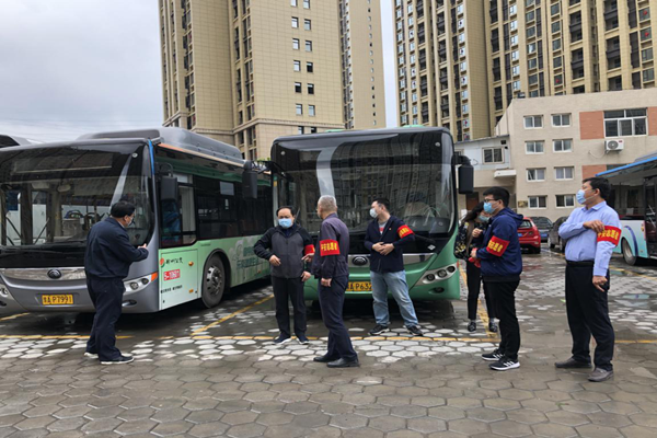 中共鄭州赫喆文化傳播有限公司黨支部開展“疫情防控常態(tài)化，為公共交通助力”志愿服務(wù)實(shí)踐活動(dòng)