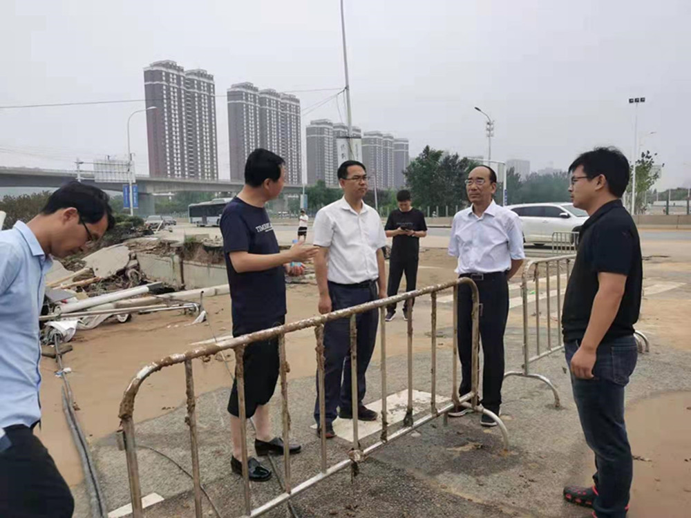集團(tuán)公司黨委書記、董事長、總經(jīng)理秦廣遠(yuǎn)赴市政項(xiàng)目檢查指導(dǎo)災(zāi)后恢復(fù)重建工作